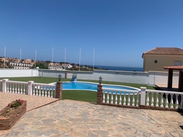 Chalet de 4 habitaciones en San Roque en venta - 488.520 € (Ref: 9448812)