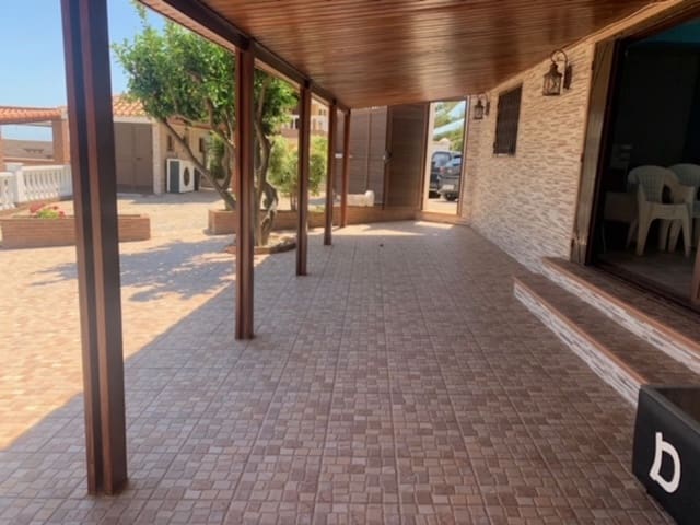 Chalet de 4 habitaciones en San Roque en venta - 488.520 € (Ref: 9448812)