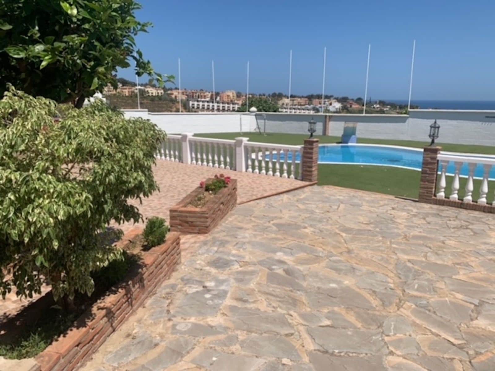 Chalet de 4 habitaciones en San Roque en venta - 488.520 € (Ref: 9448812)