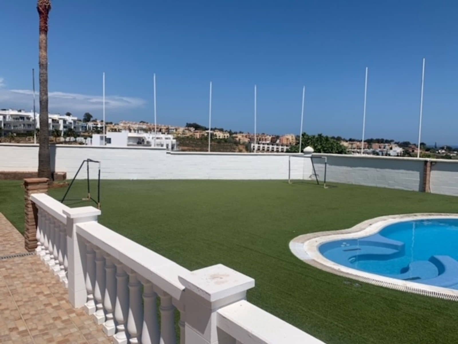 Chalet de 4 habitaciones en San Roque en venta - 488.520 € (Ref: 9448812)