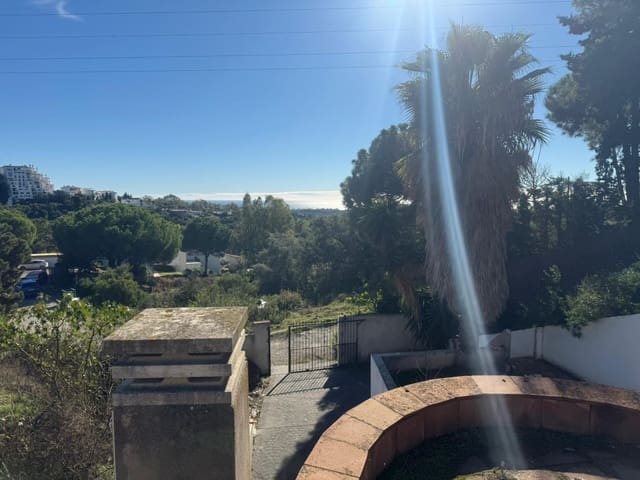 Casa de 3 habitaciones en Estepona en venta - 390.000 € (Ref: 9448818)