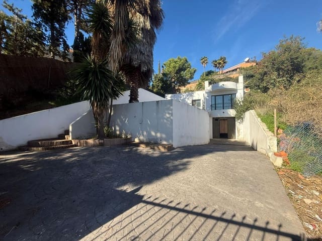Casa de 3 habitaciones en Estepona en venta - 390.000 € (Ref: 9448818)