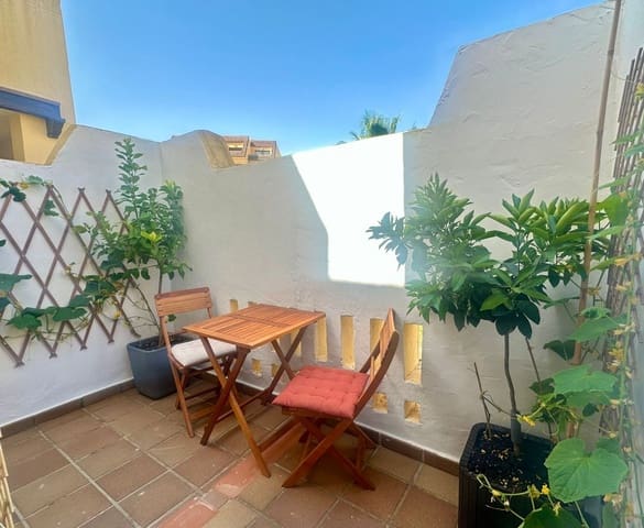 Ático de 2 habitaciones en La Duquesa / Puerto de la Duquesa, Manilva en venta - 269.000 € (Ref: 9448823)