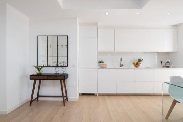 Apartamento de 2 habitaciones en Golden Mile, Marbella en venta - 590.000 € (Ref: 9448828)