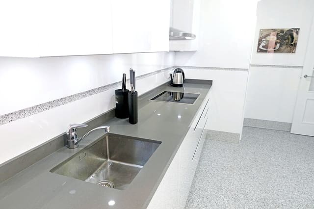 3 sovrum Takvåning till salu i New Golden Mile, Estepona - 799 000 € (Ref: 9449392)