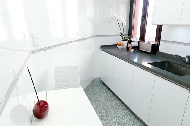 3 sovrum Takvåning till salu i New Golden Mile, Estepona - 799 000 € (Ref: 9449392)