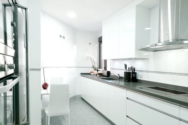 3 sovrum Takvåning till salu i New Golden Mile, Estepona - 799 000 € (Ref: 9449392)