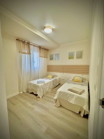 2 bedroom Apartment for sale in La Duquesa / Puerto de la Duquesa, Manilva - € 355,000 (Ref: 9455983)