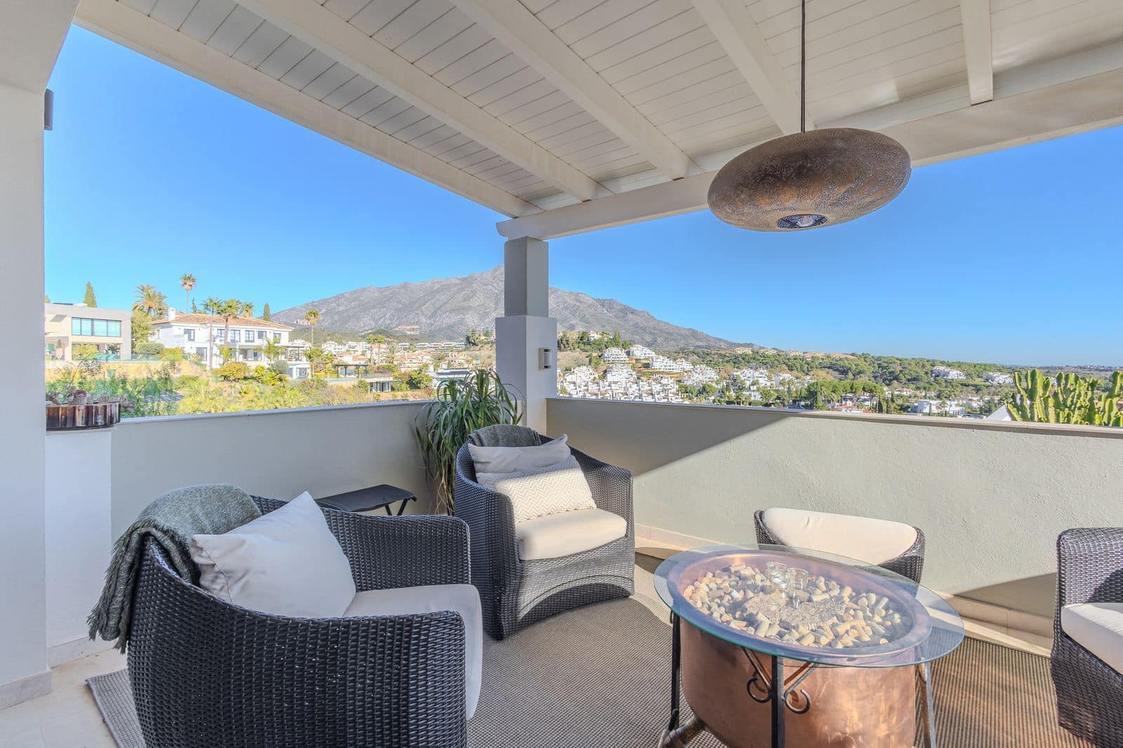 4 makuuhuone Paritalo myytävänä paikassa Nueva Andalucia - 2 395 000 € (Ref: 9455991)