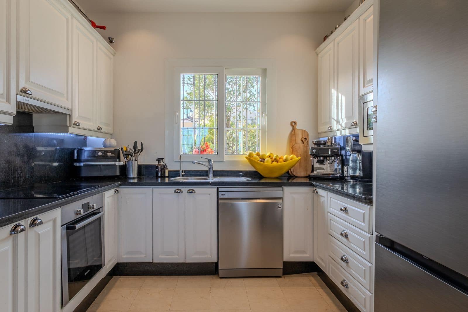 4 makuuhuone Paritalo myytävänä paikassa Nueva Andalucia - 2 395 000 € (Ref: 9455991)