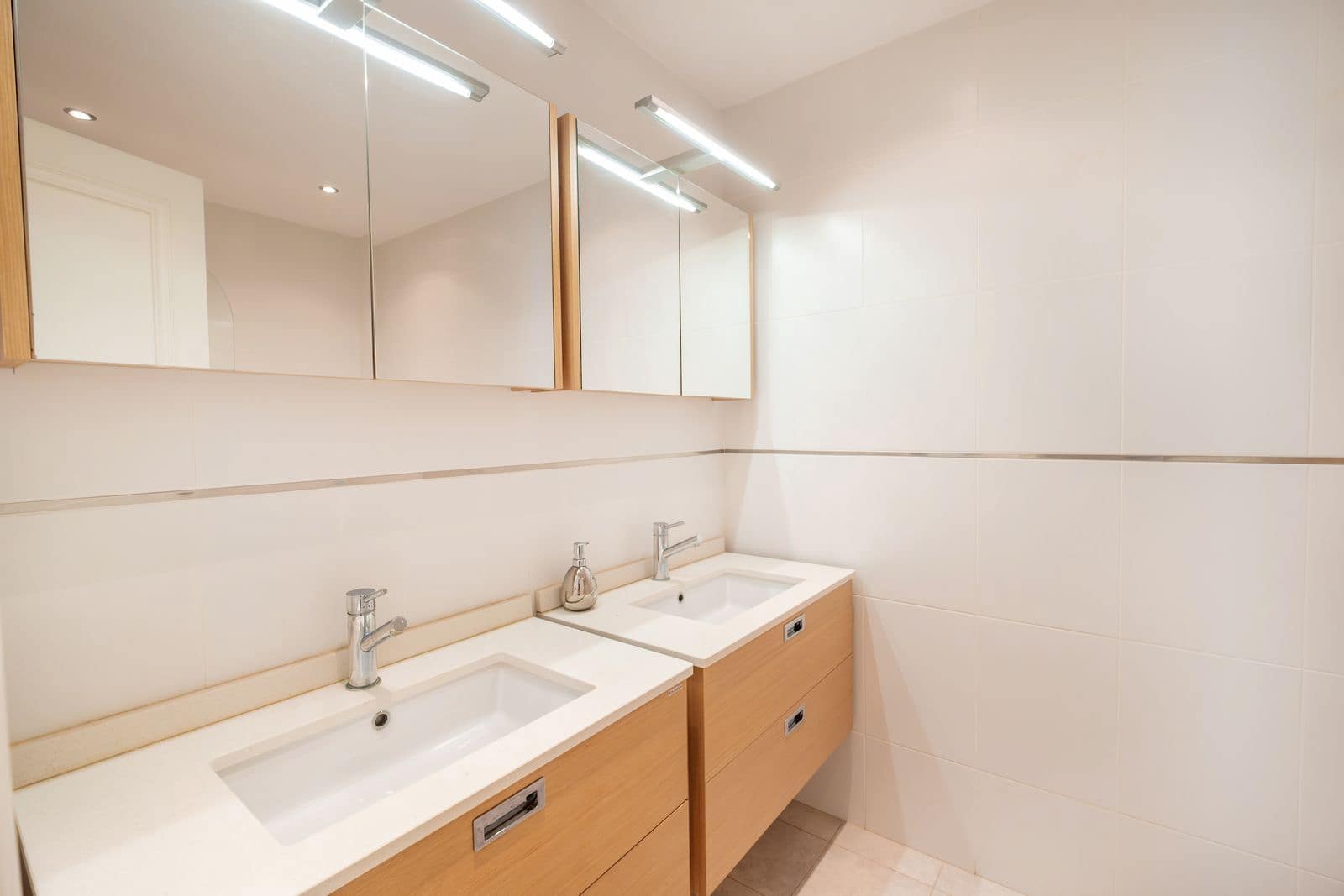 4 makuuhuone Omakotitalo myytävänä paikassa La Quinta - 1 050 000 € (Ref: 9455993)