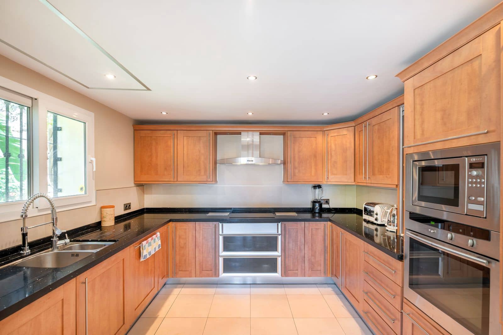 4 makuuhuone Omakotitalo myytävänä paikassa La Quinta - 1 050 000 € (Ref: 9455993)