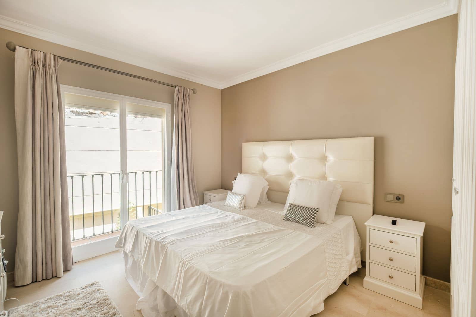 4 makuuhuone Omakotitalo myytävänä paikassa La Quinta - 1 050 000 € (Ref: 9455993)