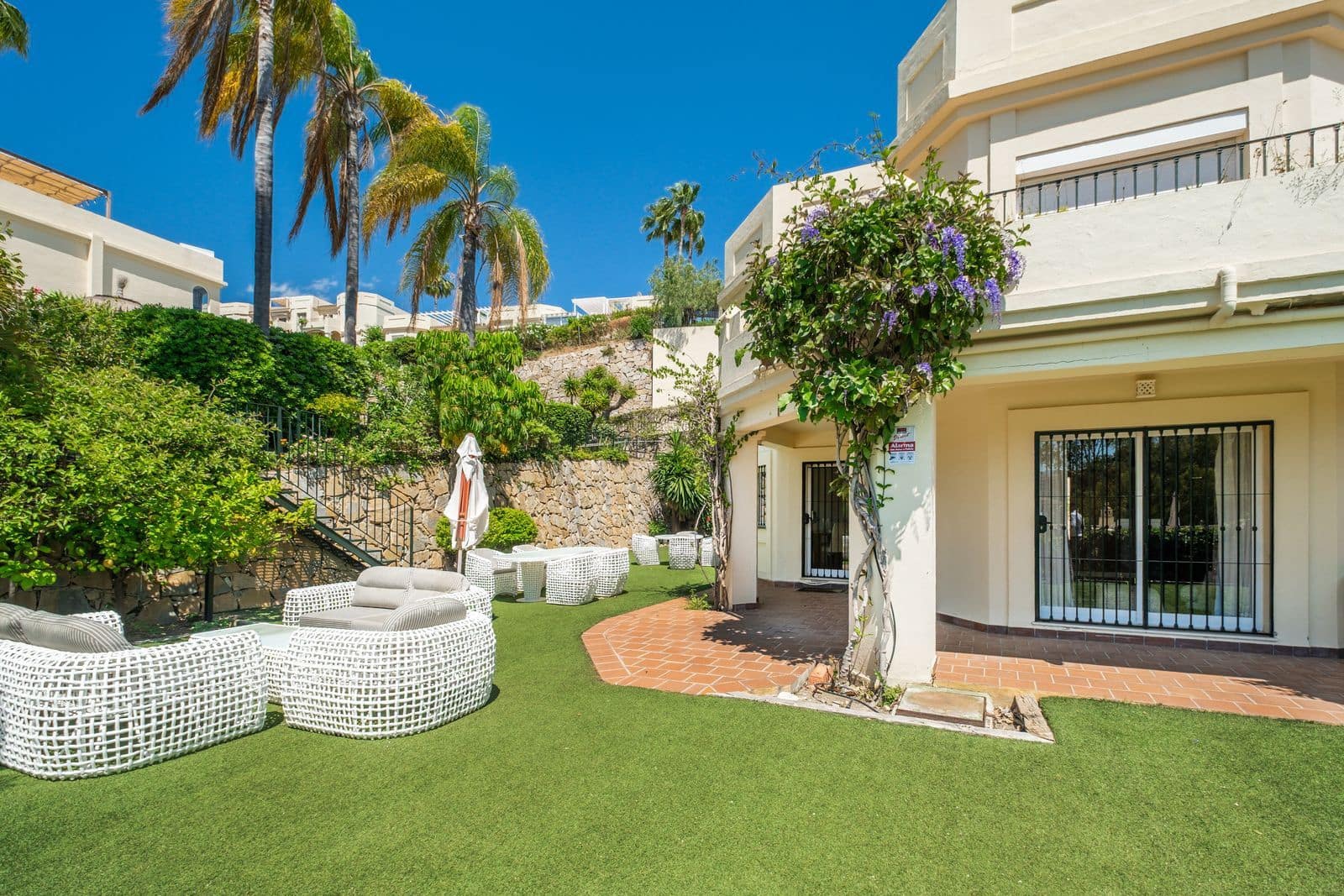 4 makuuhuone Omakotitalo myytävänä paikassa La Quinta - 1 050 000 € (Ref: 9455993)