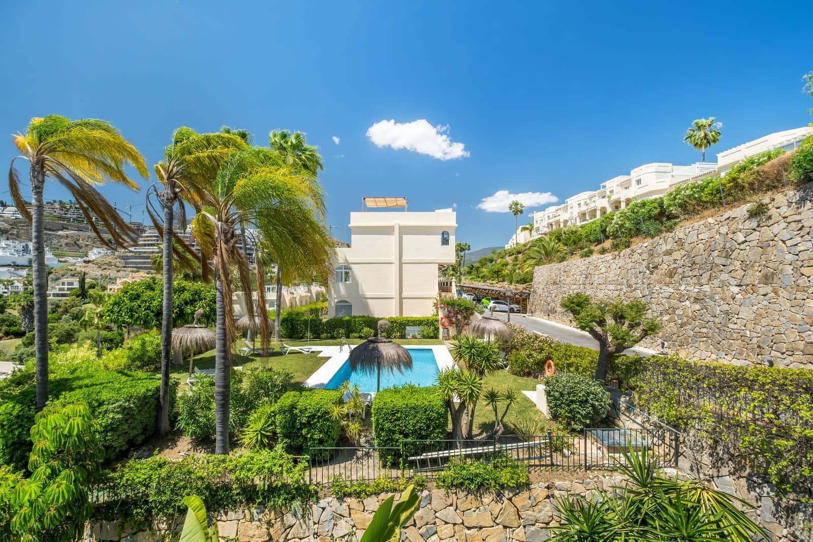 4 makuuhuone Omakotitalo myytävänä paikassa La Quinta - 1 050 000 € (Ref: 9455993)