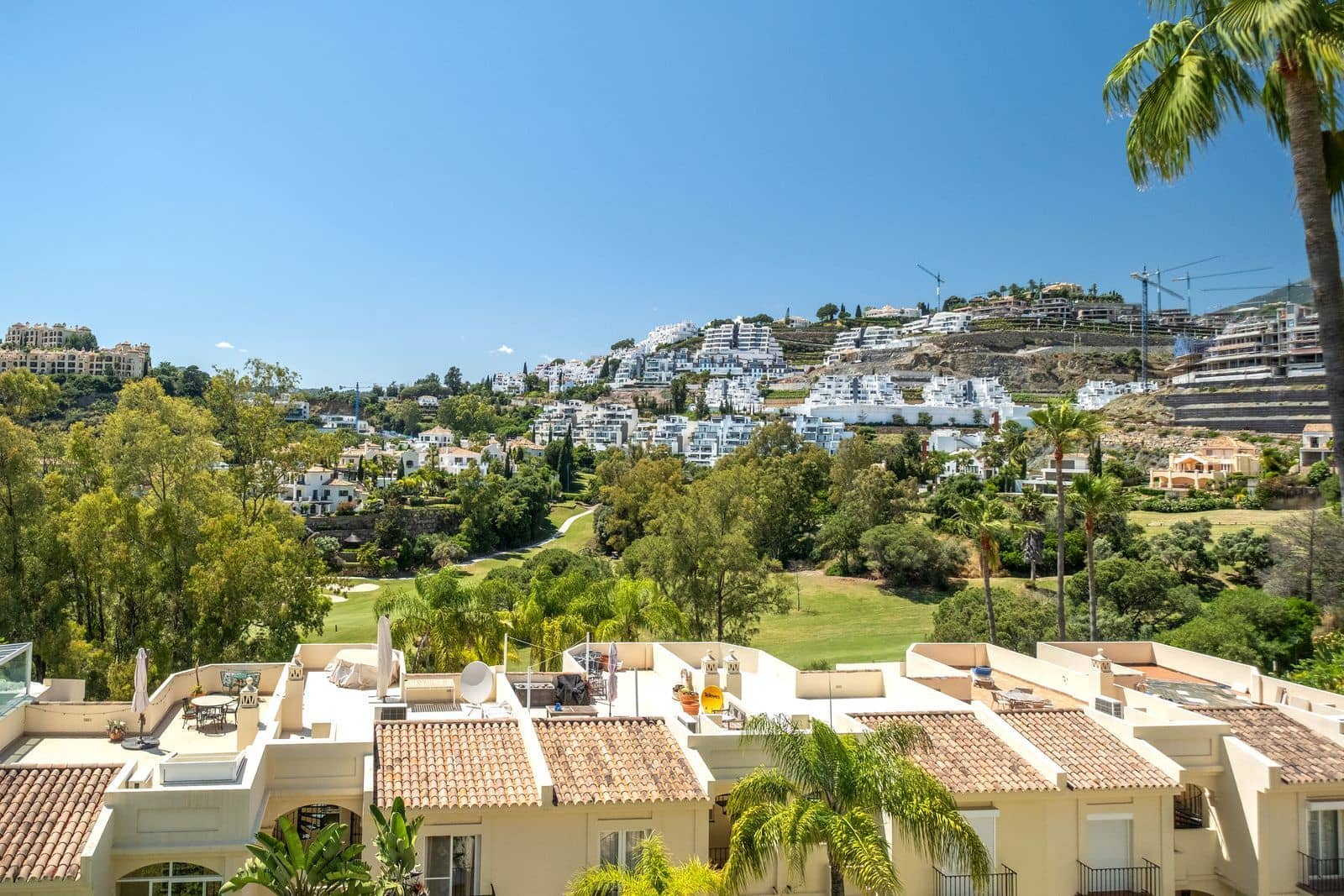 4 makuuhuone Omakotitalo myytävänä paikassa La Quinta - 1 050 000 € (Ref: 9455993)