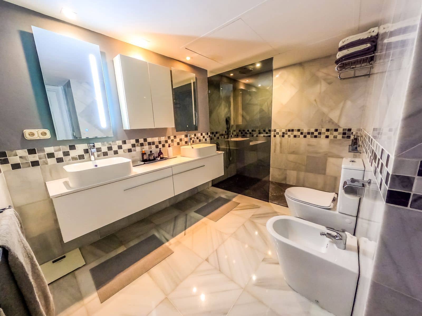 2 sovrum Takvåning till salu i Benahavis - 680 000 € (Ref: 9455994)