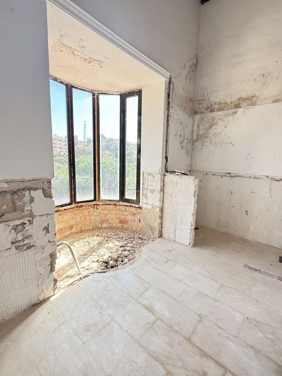 5 bedroom Villa for sale in Elviria - € 1,450,000 (Ref: 9455998)