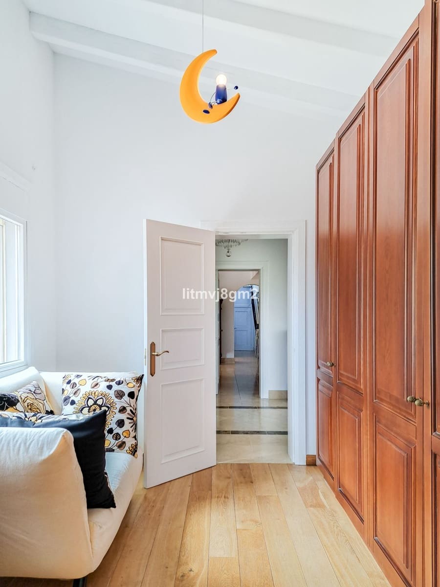 5 slaapkamer Villa te koop in Benahavis - € 1.900.000 (Ref: 9456002)