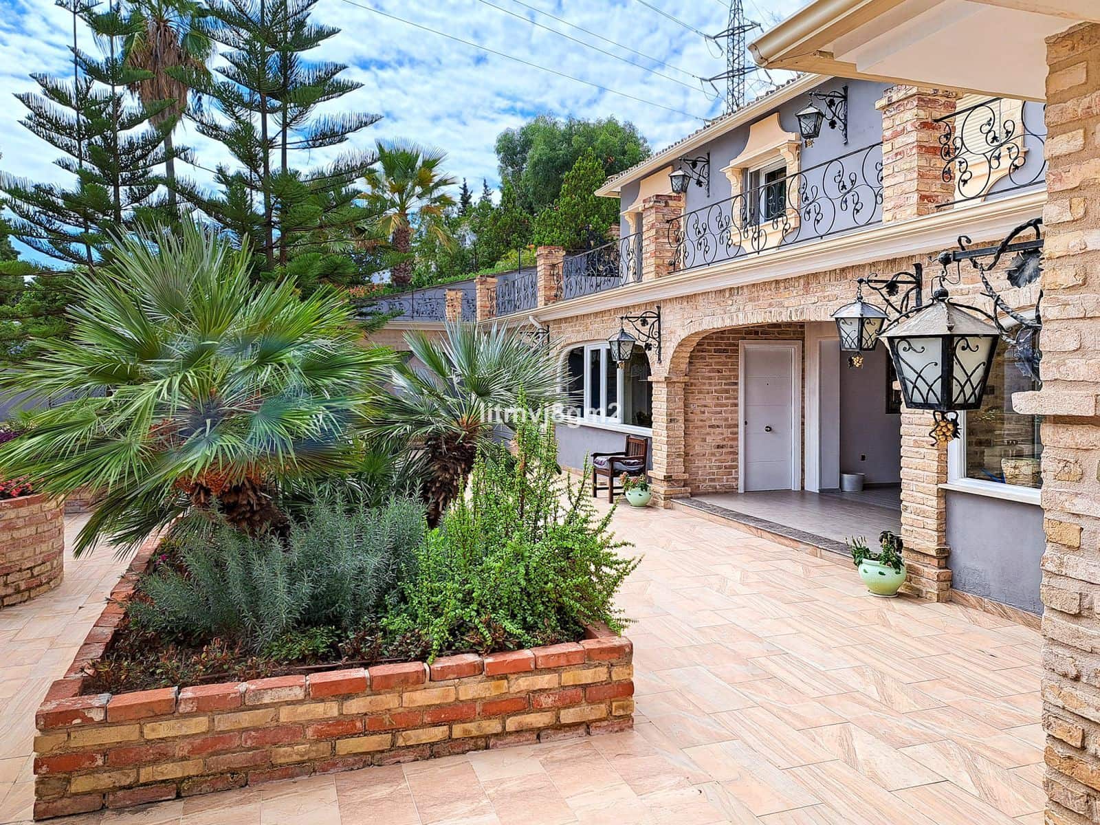 5 slaapkamer Villa te koop in Benahavis - € 1.900.000 (Ref: 9456002)