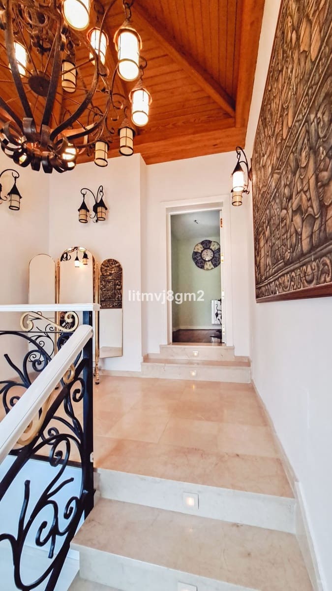 5 slaapkamer Villa te koop in Benahavis - € 1.900.000 (Ref: 9456002)