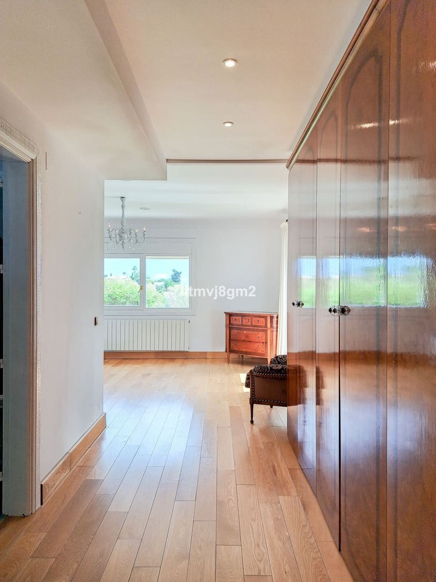 5 slaapkamer Villa te koop in Benahavis - € 1.900.000 (Ref: 9456002)