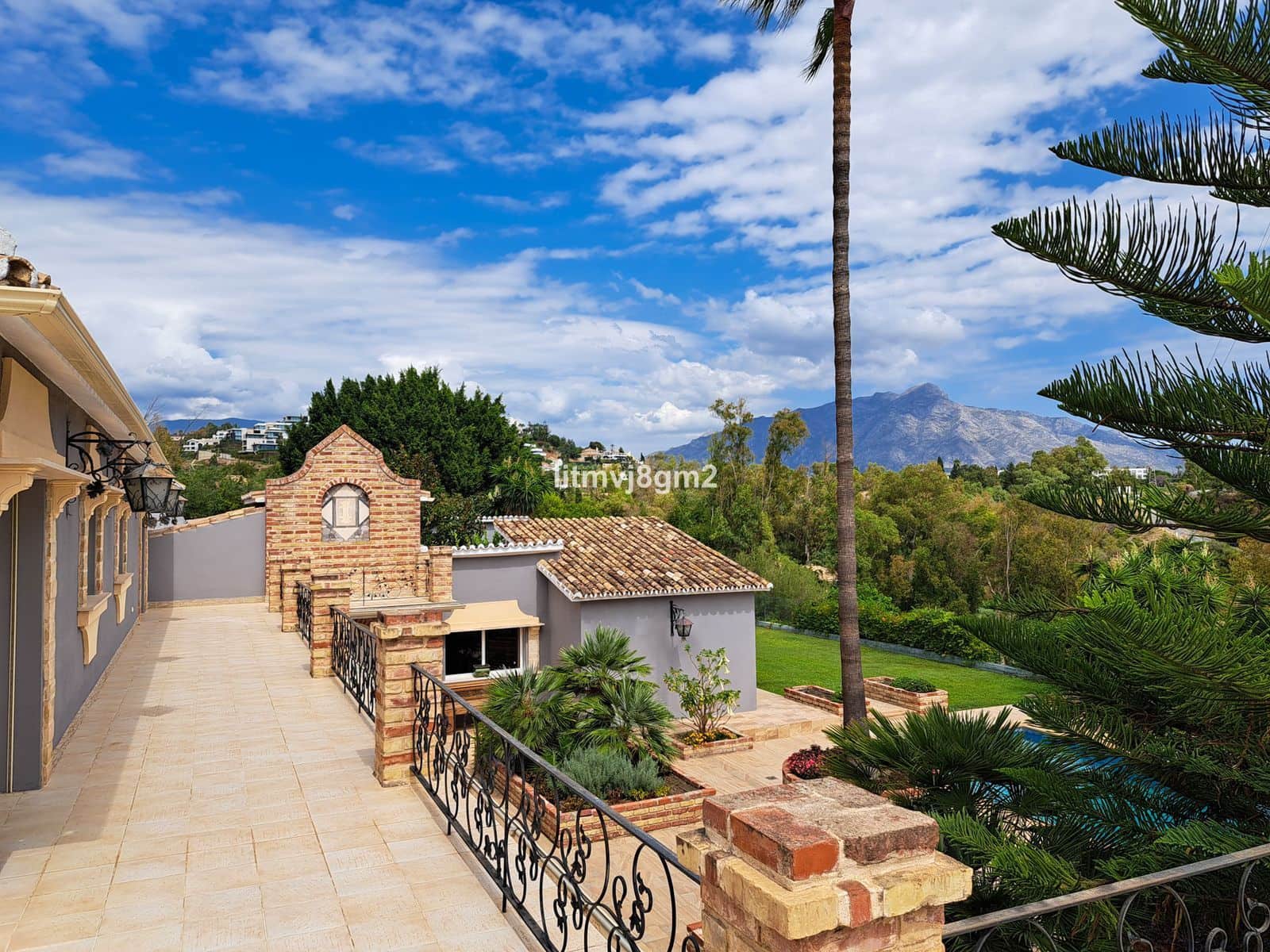 5 slaapkamer Villa te koop in Benahavis - € 1.900.000 (Ref: 9456002)