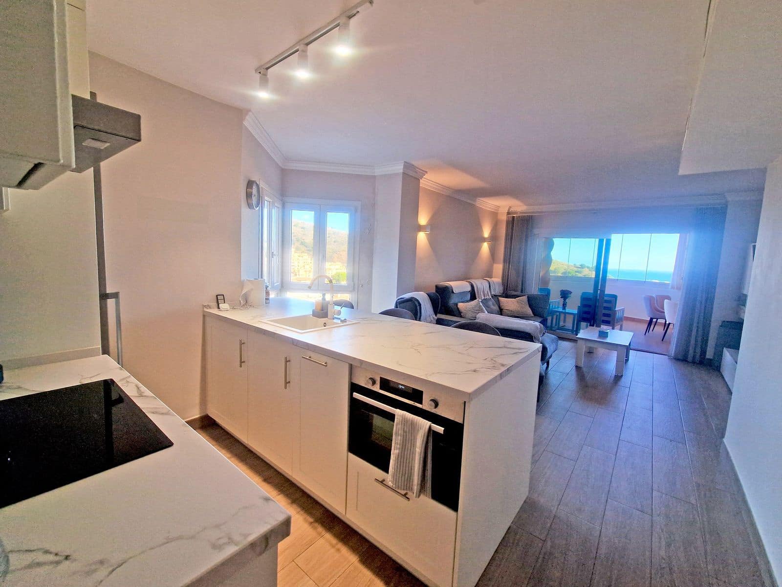 Apartamento de 3 habitaciones en Calahonda en venta - 395.000 € (Ref: 9456005)