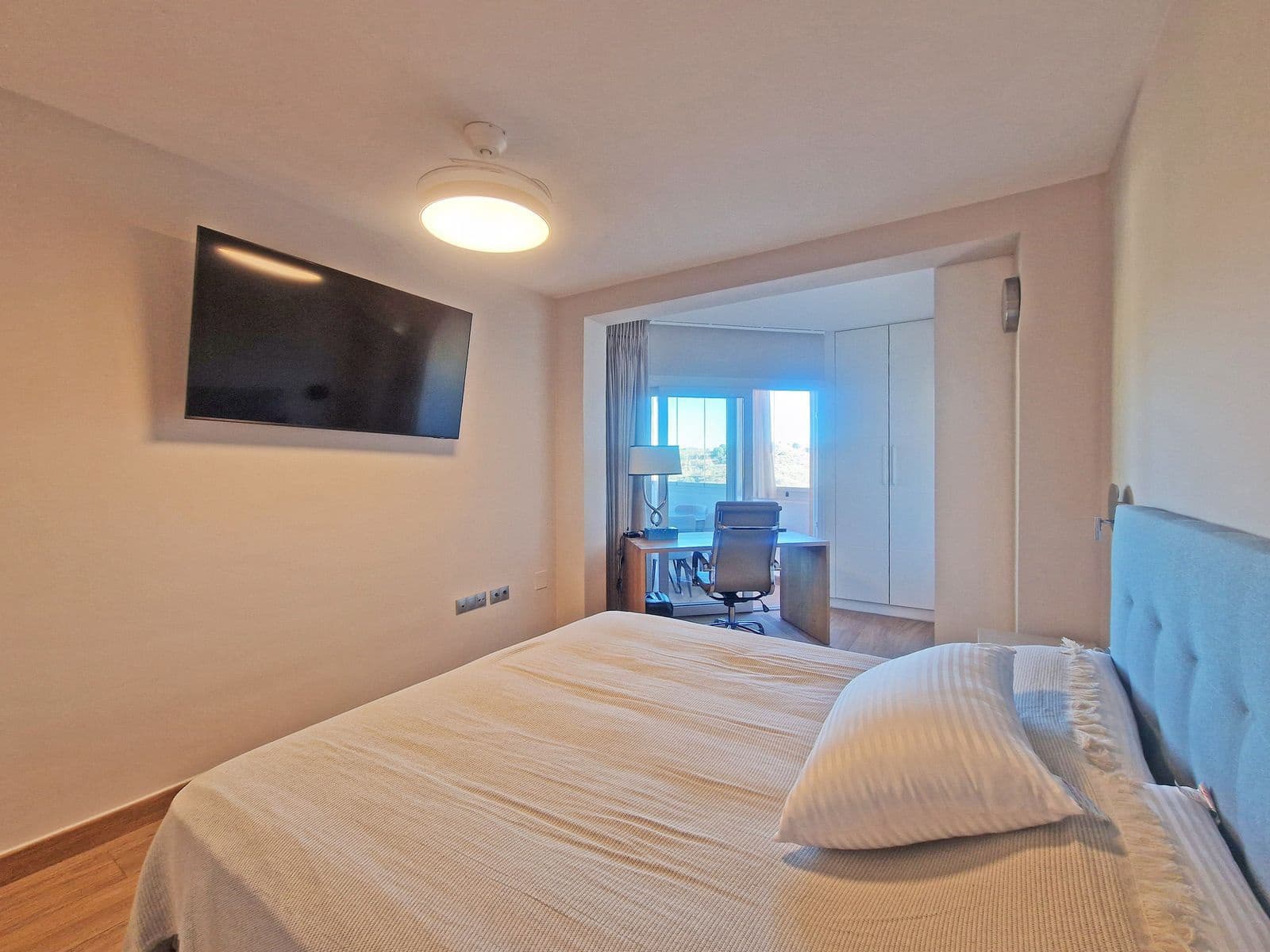 Apartamento de 3 habitaciones en Calahonda en venta - 395.000 € (Ref: 9456005)