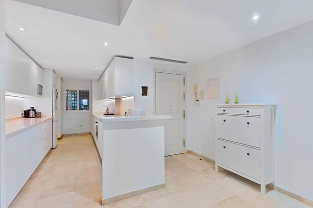 3 slaapkamer Appartement te koop in Sierra Blanca, Marbella - € 850.000 (Ref: 9456006)