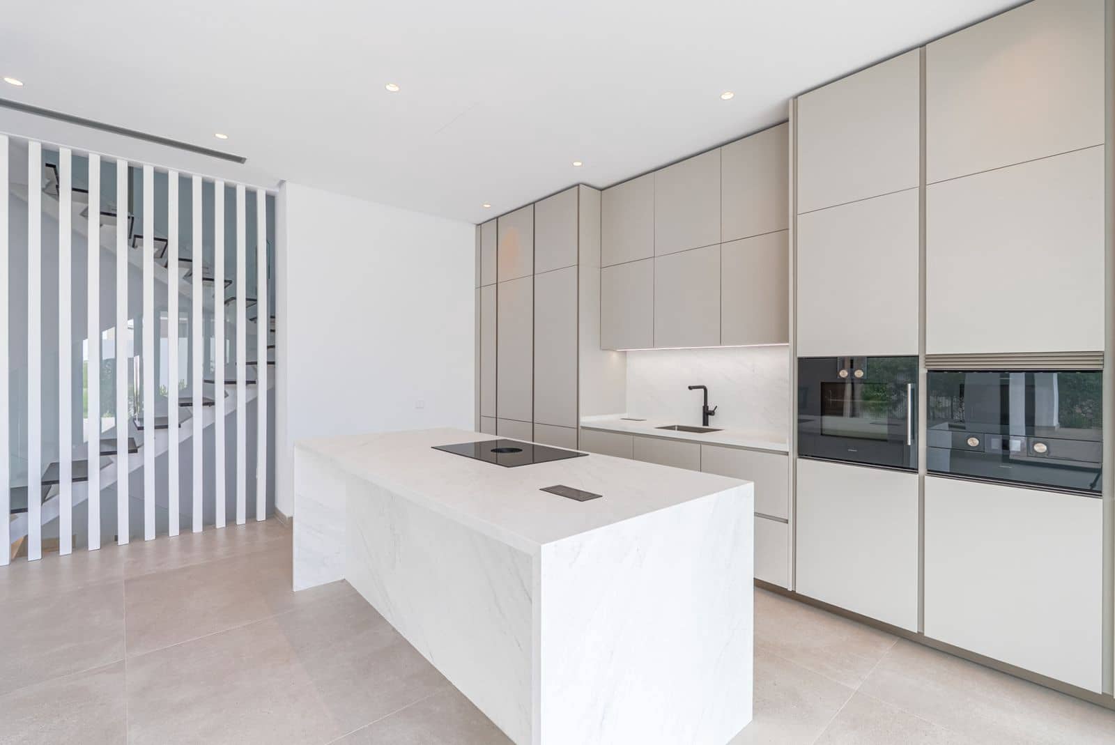 4 bedroom Villa for sale in Marbella - € 4,200,000 (Ref: 9456010)