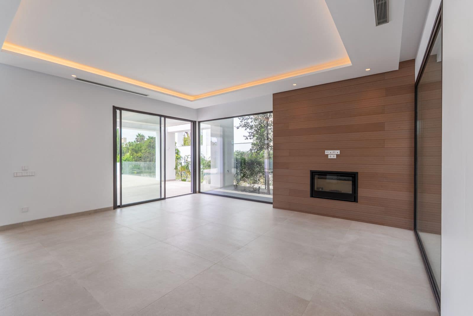 4 bedroom Villa for sale in Marbella - € 4,200,000 (Ref: 9456010)