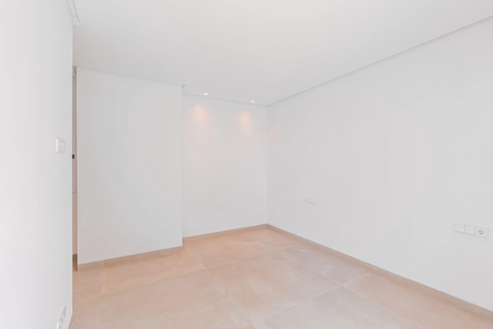 4 bedroom Villa for sale in Marbella - € 4,200,000 (Ref: 9456010)