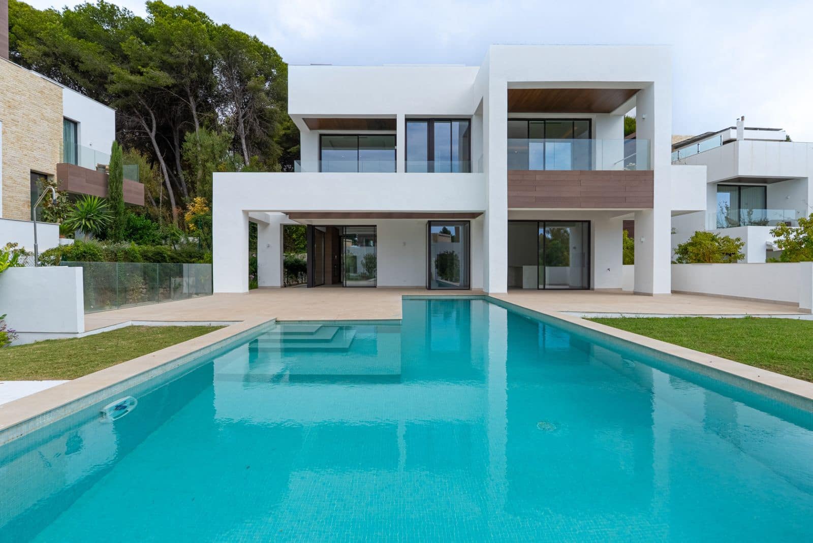 4 bedroom Villa for sale in Marbella - € 4,200,000 (Ref: 9456010)