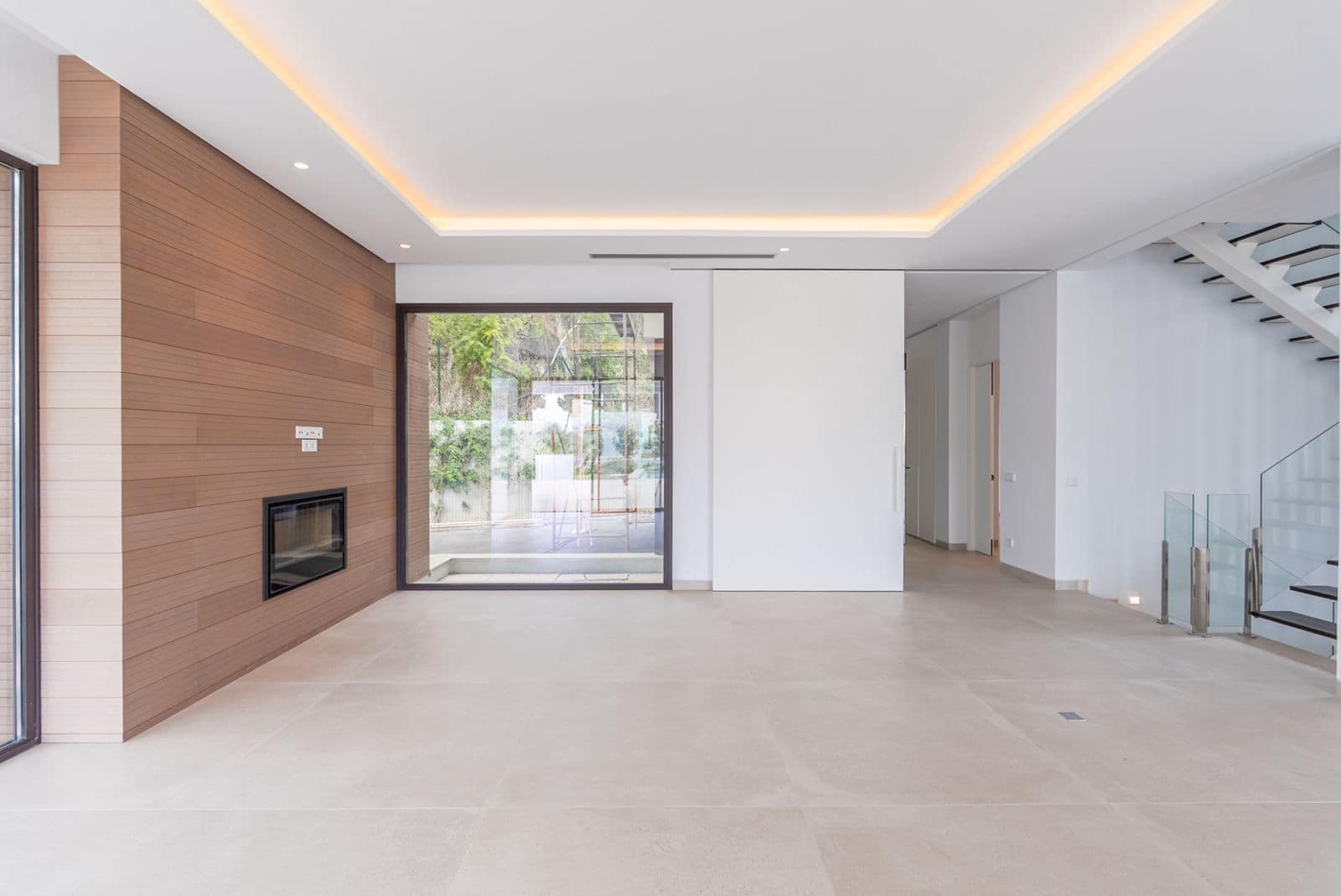 4 bedroom Villa for sale in Marbella - € 4,200,000 (Ref: 9456010)