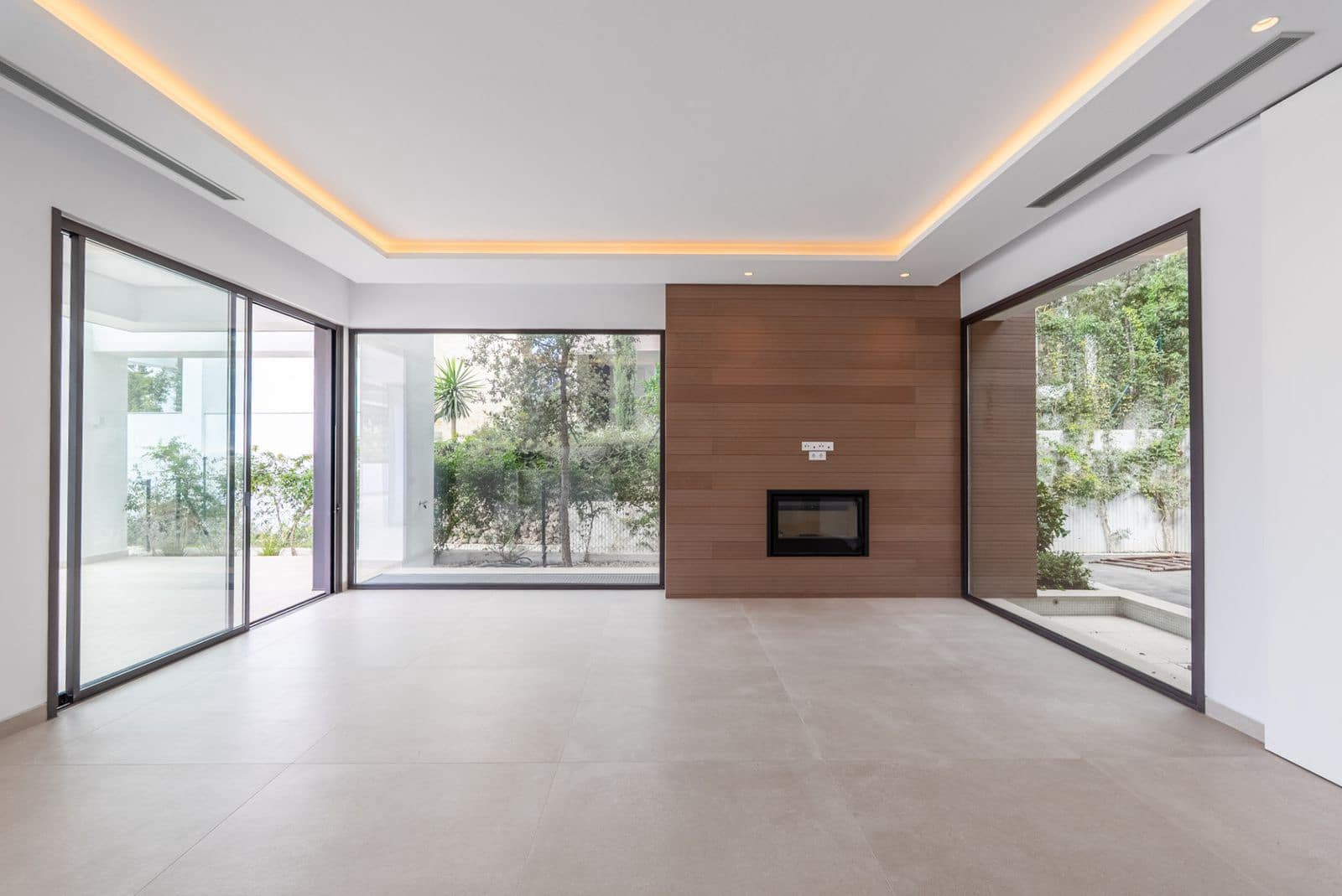 4 bedroom Villa for sale in Marbella - € 4,200,000 (Ref: 9456010)