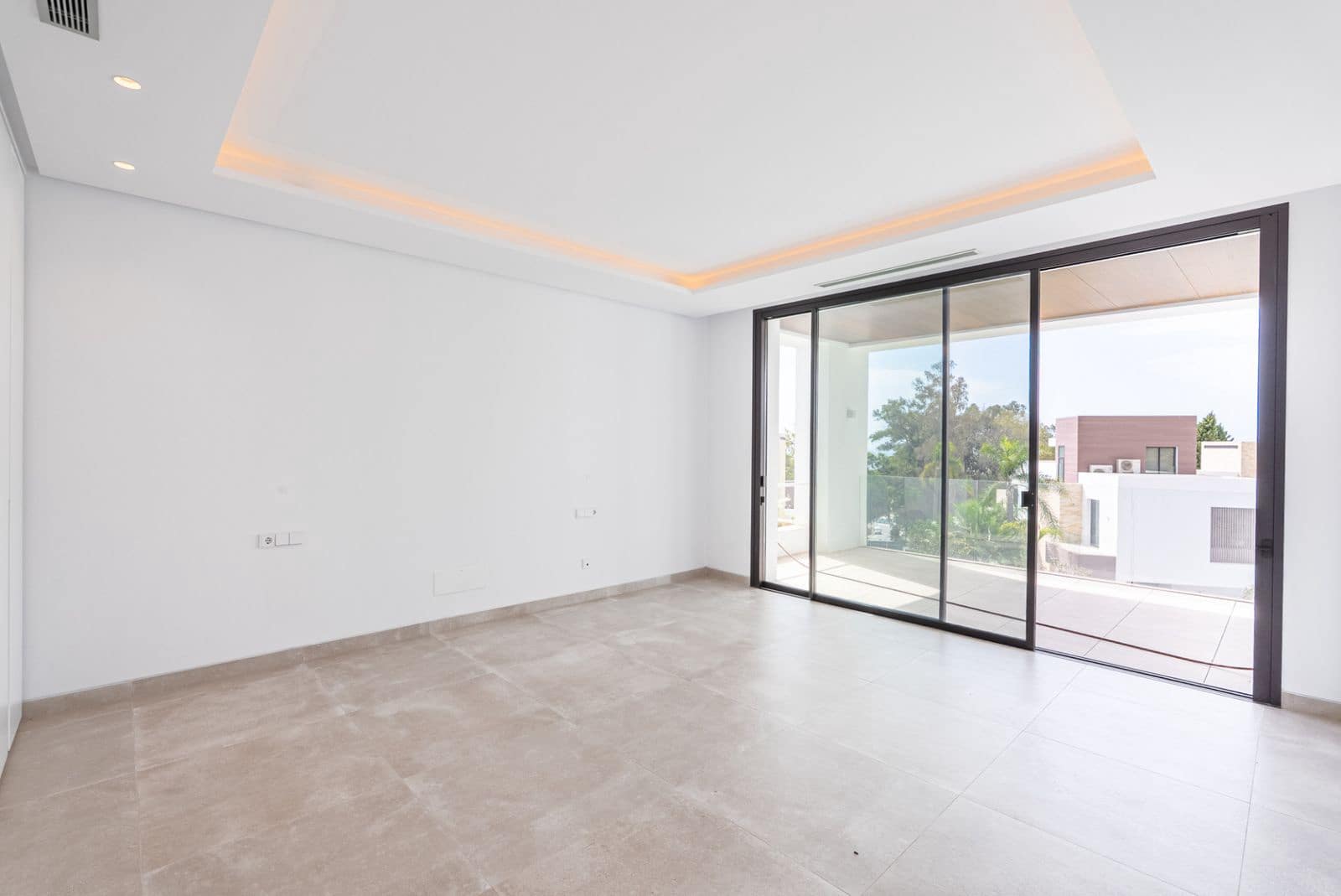 4 bedroom Villa for sale in Marbella - € 4,200,000 (Ref: 9456010)