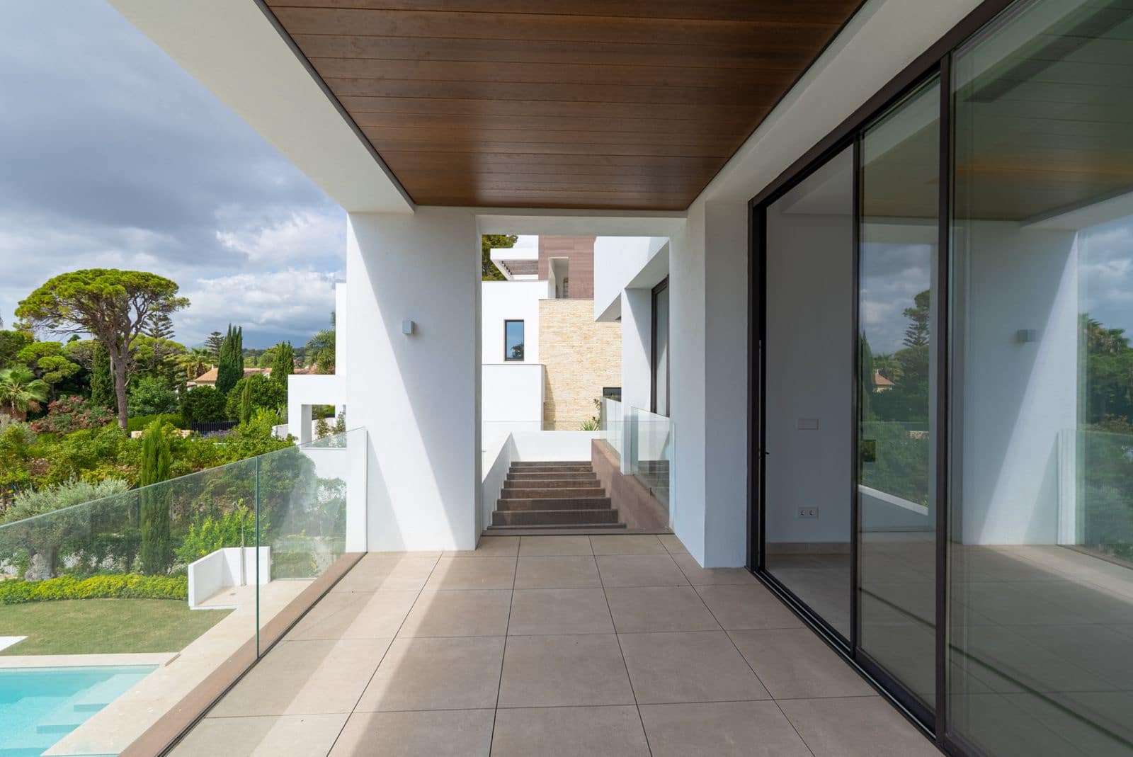 4 bedroom Villa for sale in Marbella - € 4,200,000 (Ref: 9456010)