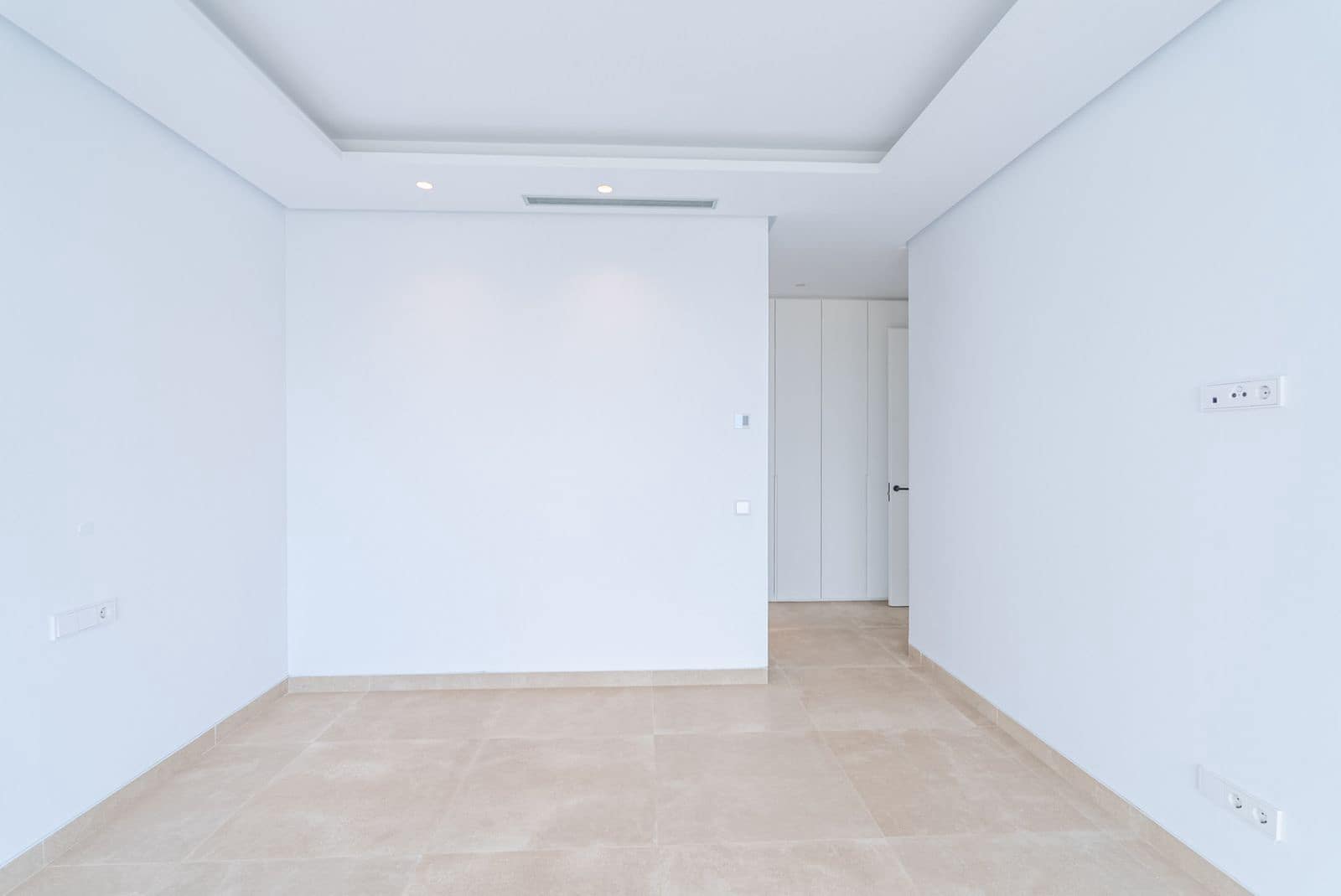 4 bedroom Villa for sale in Marbella - € 4,200,000 (Ref: 9456010)