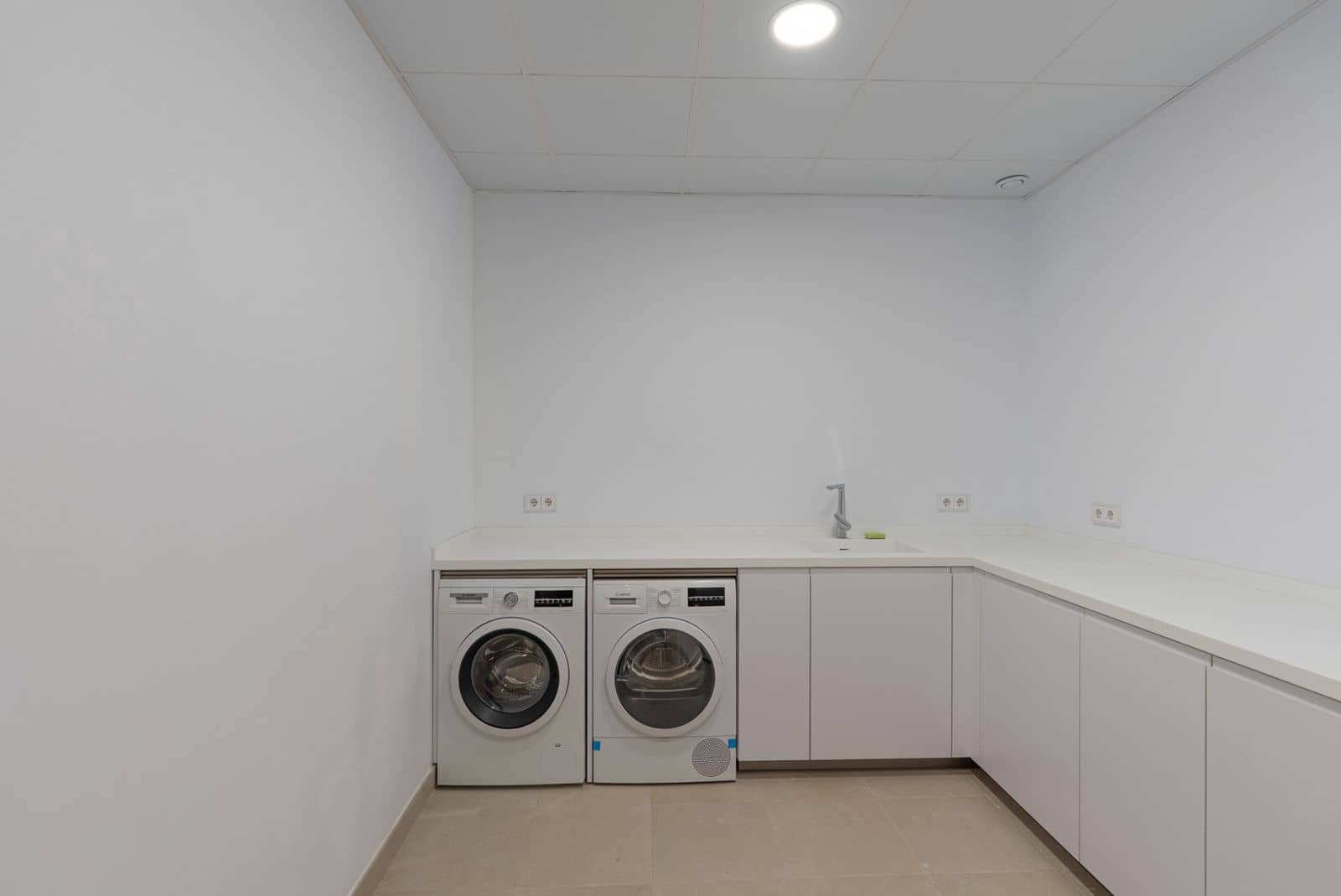 4 bedroom Villa for sale in Marbella - € 4,200,000 (Ref: 9456010)