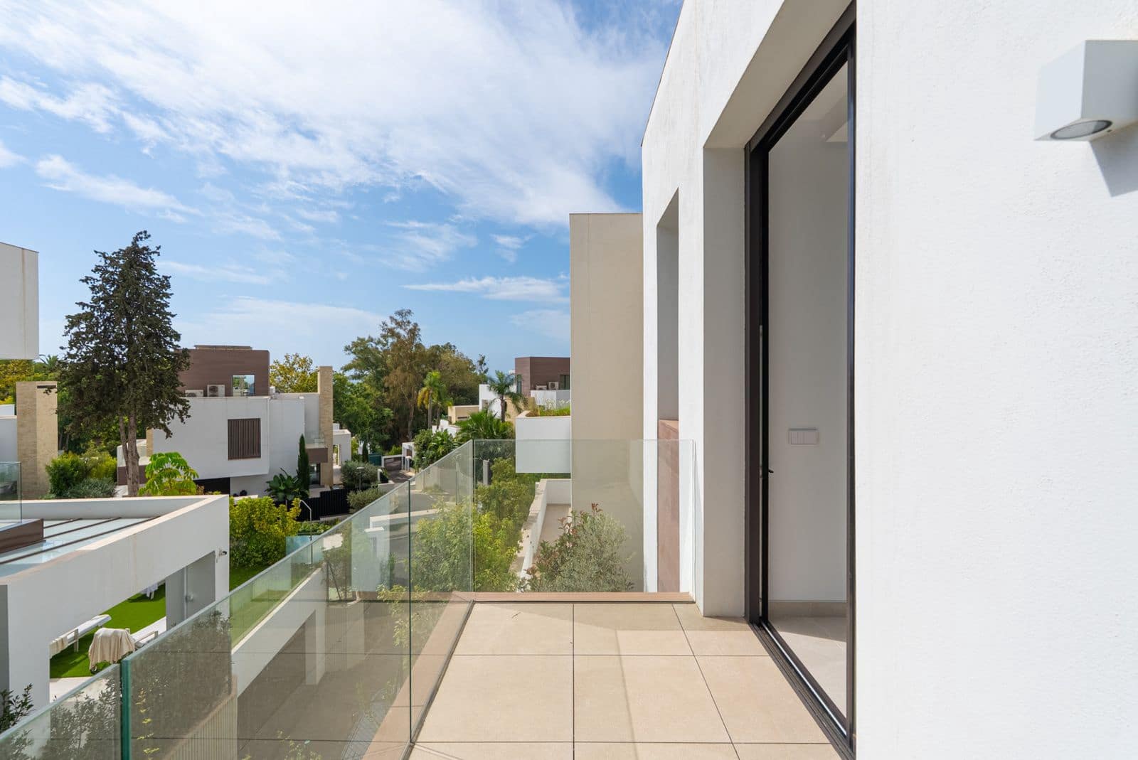 4 bedroom Villa for sale in Marbella - € 4,200,000 (Ref: 9456010)