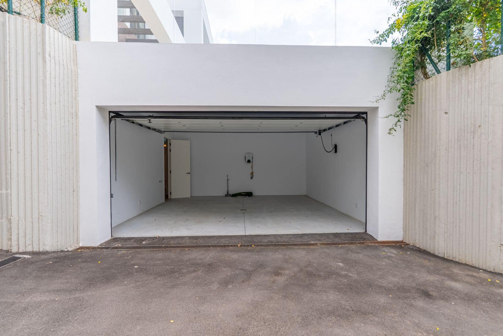 4 bedroom Villa for sale in Marbella - € 4,200,000 (Ref: 9456010)