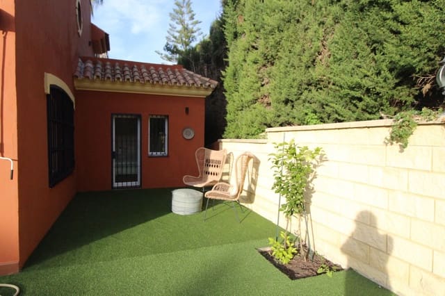 4 bedroom Semi-detached Villa for sale in Atalaya-Isdabe, Estepona - € 690,000 (Ref: 9456011)