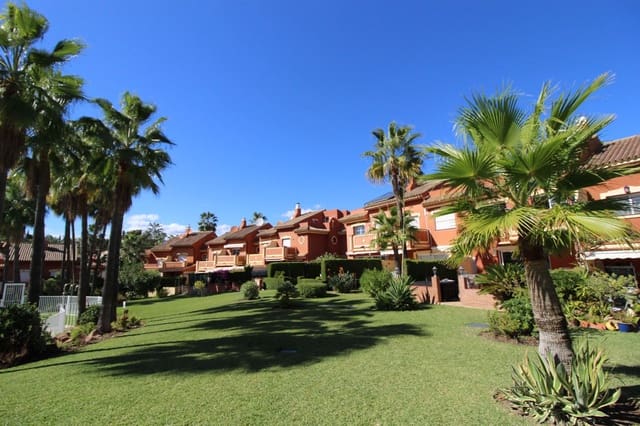 4 bedroom Semi-detached Villa for sale in Atalaya-Isdabe, Estepona - € 690,000 (Ref: 9456011)