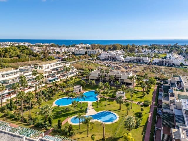 2 bedroom Apartment for sale in Nueva Andalucia, Marbella - € 689,000 (Ref: 9456013)