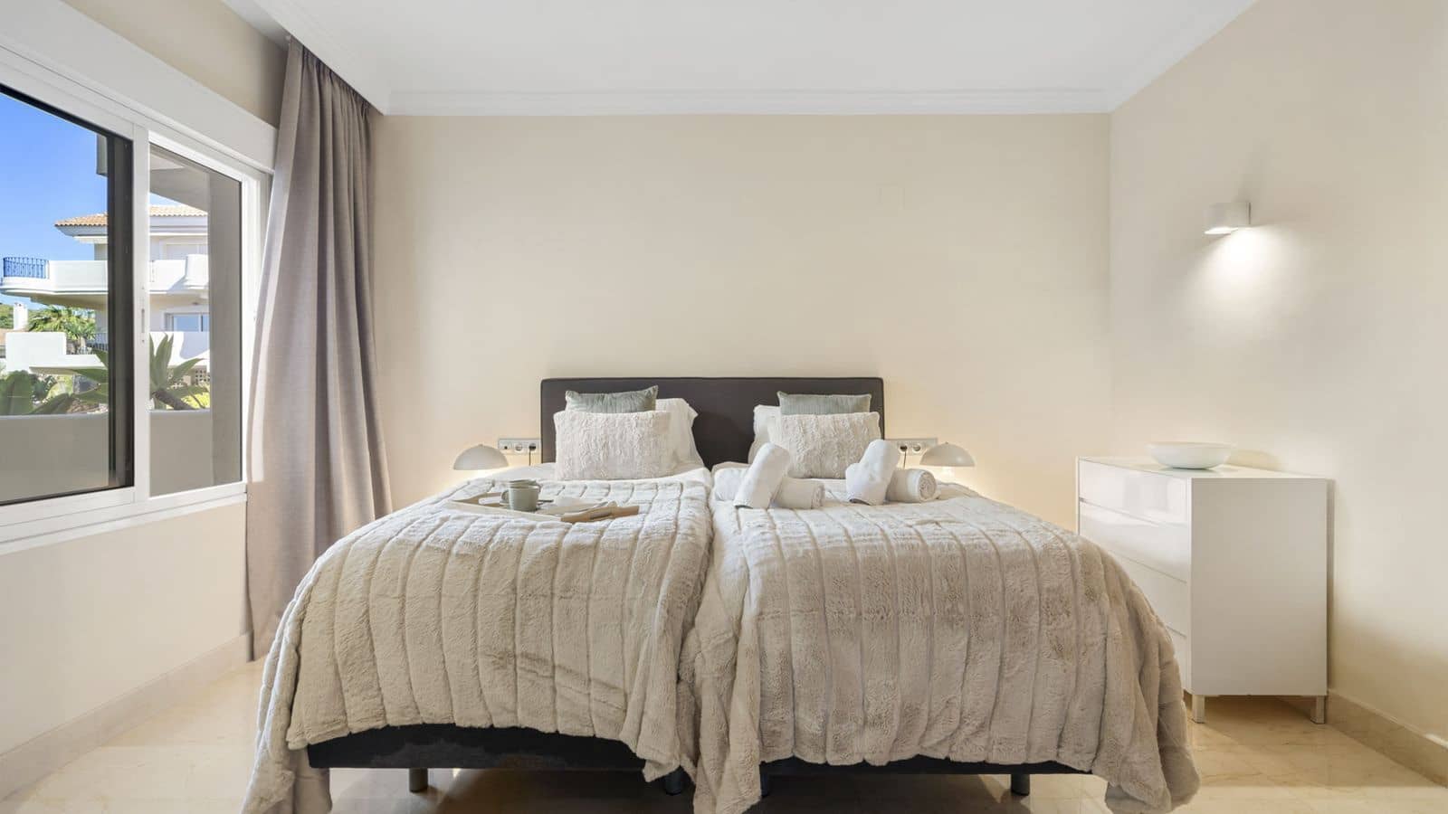 Apartamento de 2 habitaciones en Nueva Andalucia en venta - 575.000 € (Ref: 9456014)