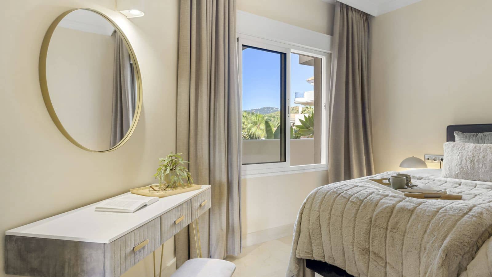 Apartamento de 2 habitaciones en Nueva Andalucia en venta - 575.000 € (Ref: 9456014)