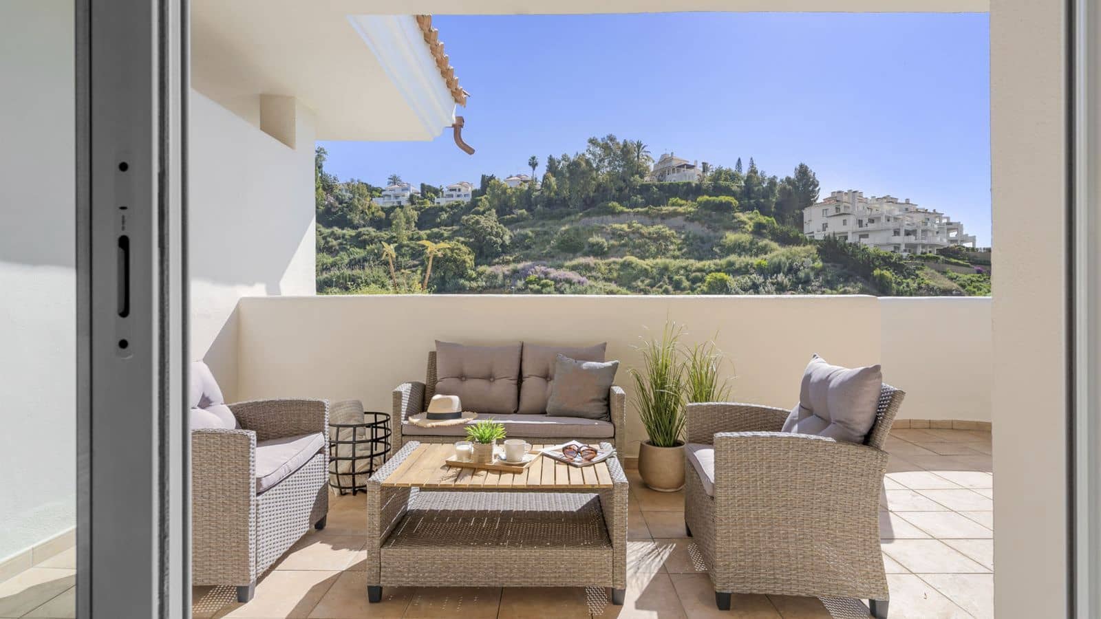 Apartamento de 2 habitaciones en Nueva Andalucia en venta - 575.000 € (Ref: 9456014)