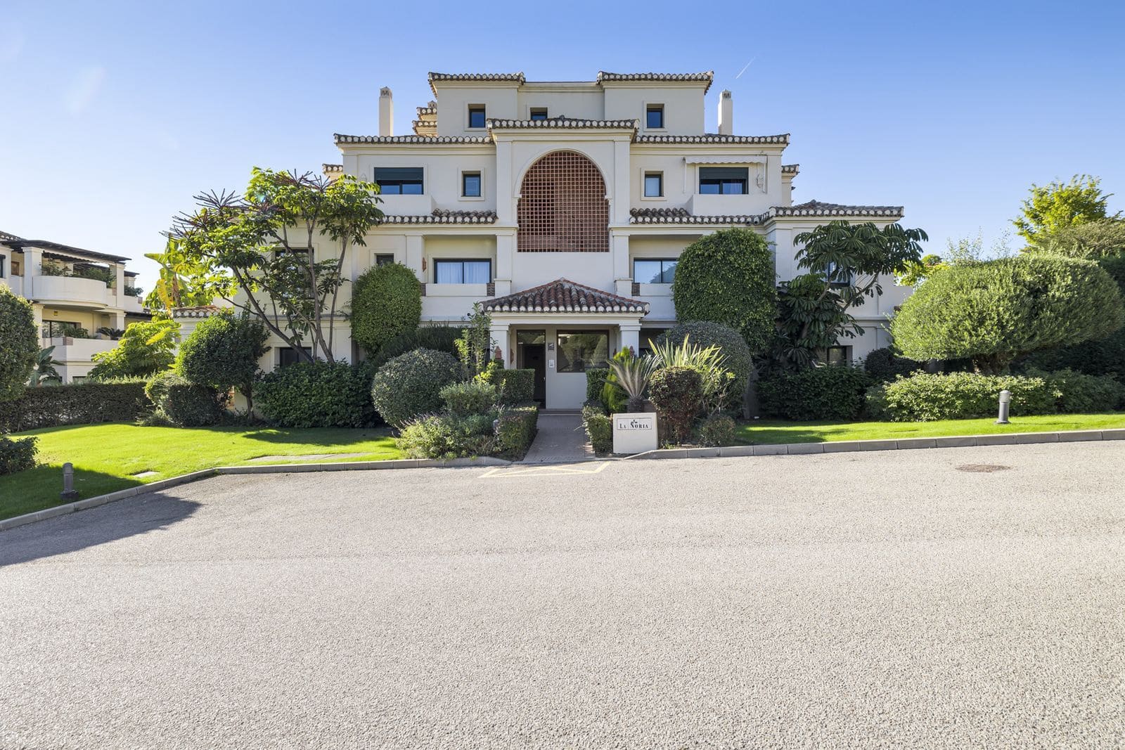 2 bedroom Apartment for sale in Benahavis - € 549,500 (Ref: 9456016)