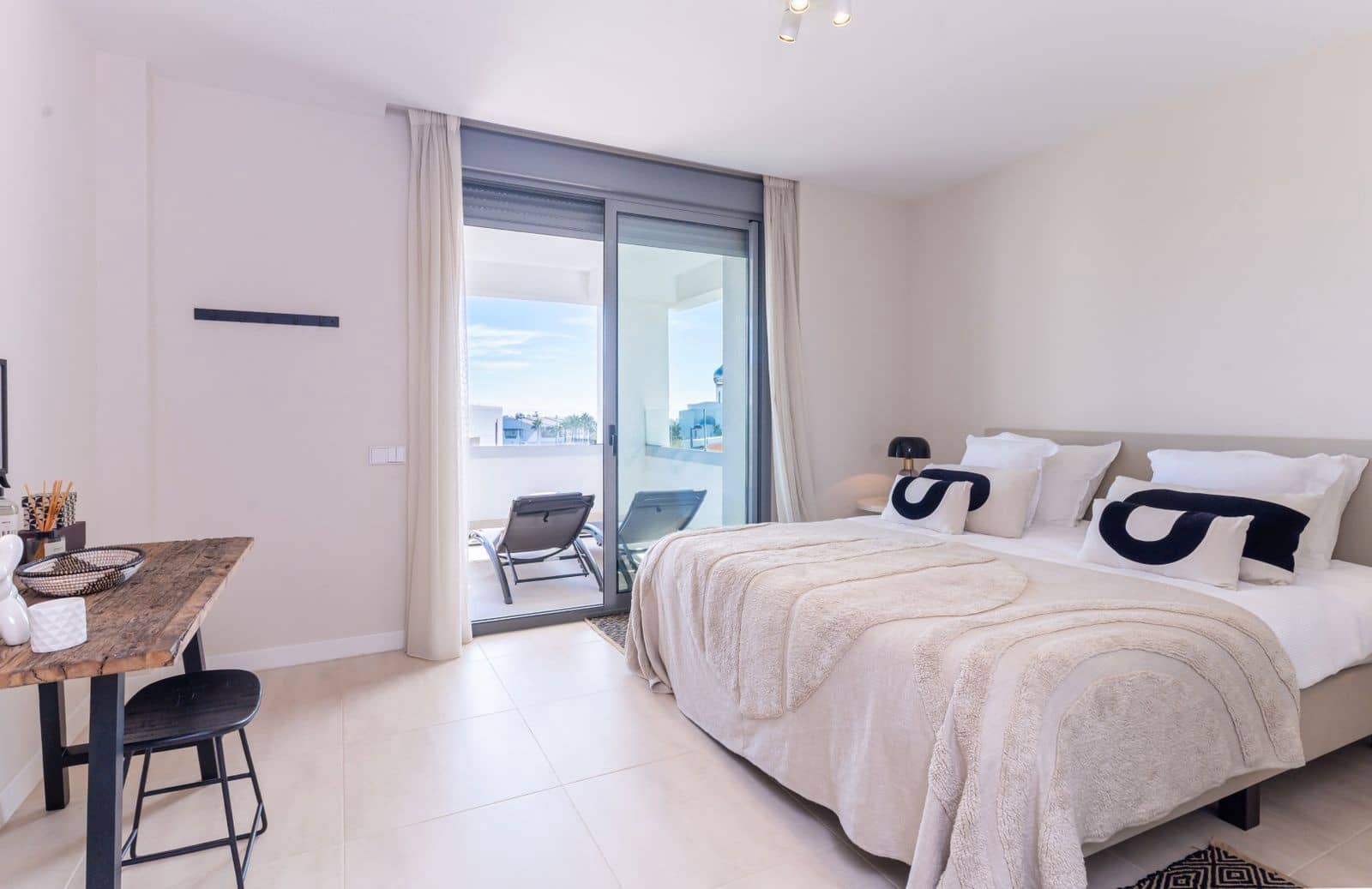 3 bedroom Apartment for sale in New Golden Mile - € 599,000 (Ref: 9456018)